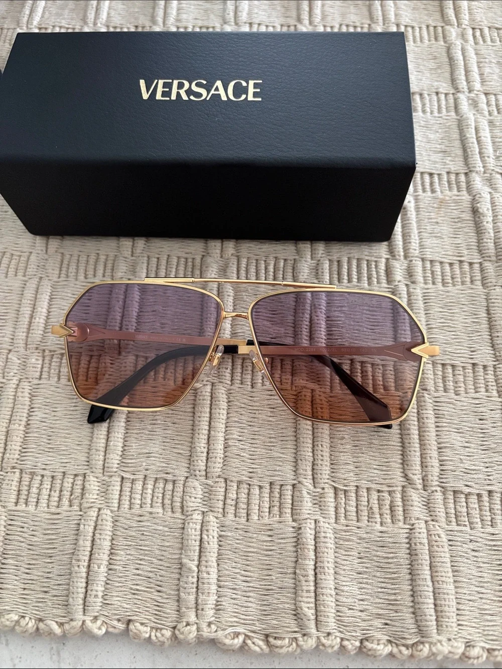 Versace welcome am